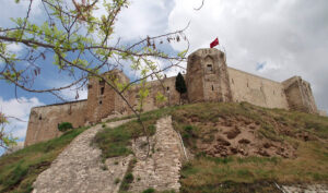 fachada do castelo na turquia. Nas cidades mais antigas do Mundo