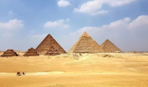 Complexo das pirâmides em Gizé, Egito.