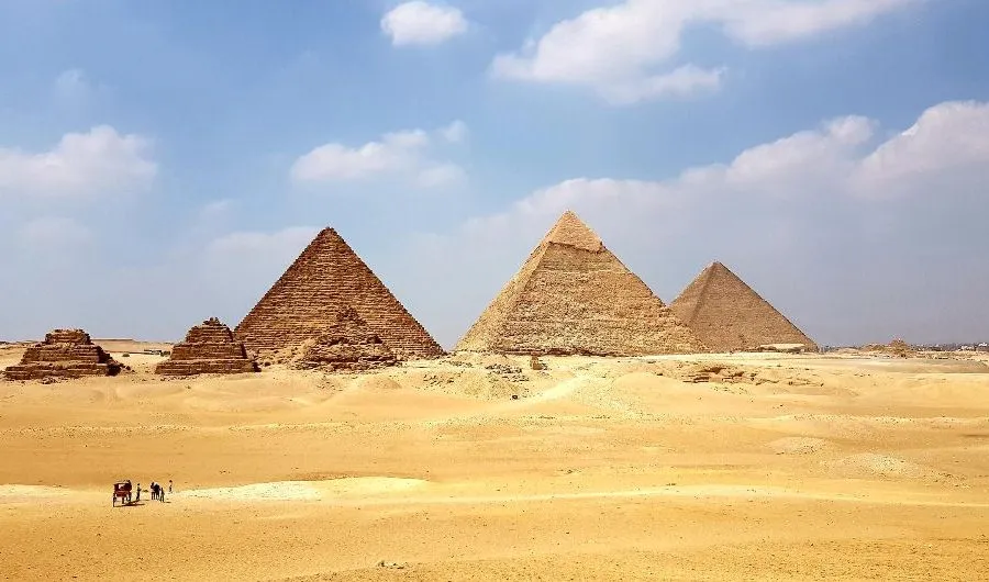 Complexo das pirâmides em Gizé, Egito.